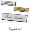 Rechteckiges Namenschild mit Lasergravur in Metalloptik, Schrift: English 111